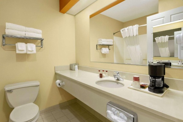 Ramada Limited Columbia image 19